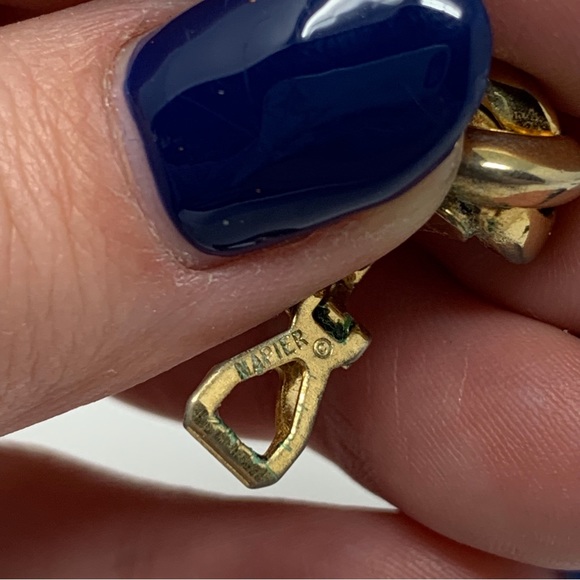 Napier Vintage Gold Toned Knot Swirl Clip On Earrings - Picture 4 of 4